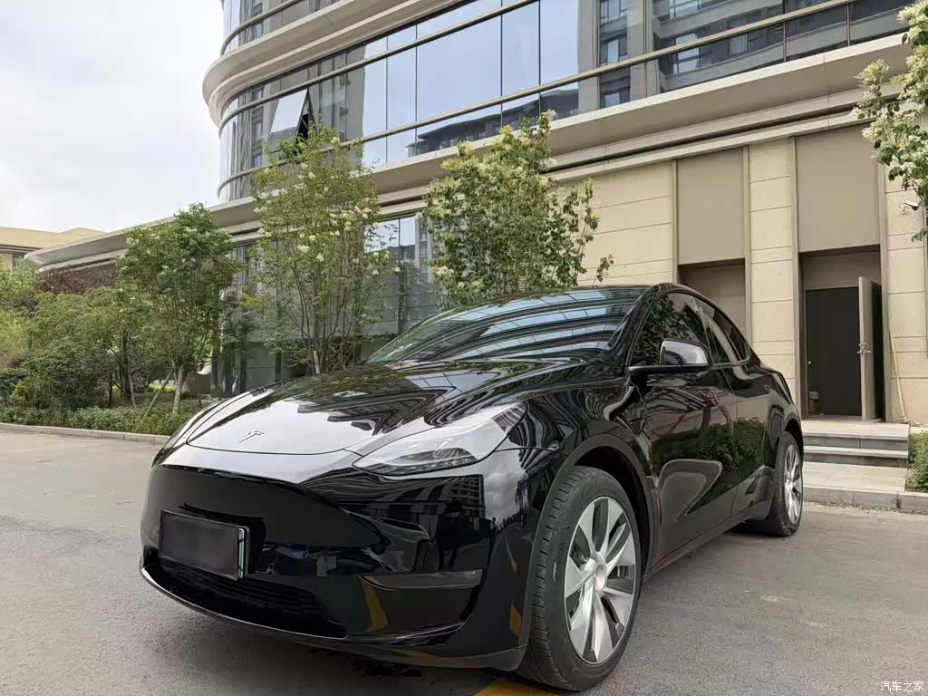 Tesla Model Y, 2023 1