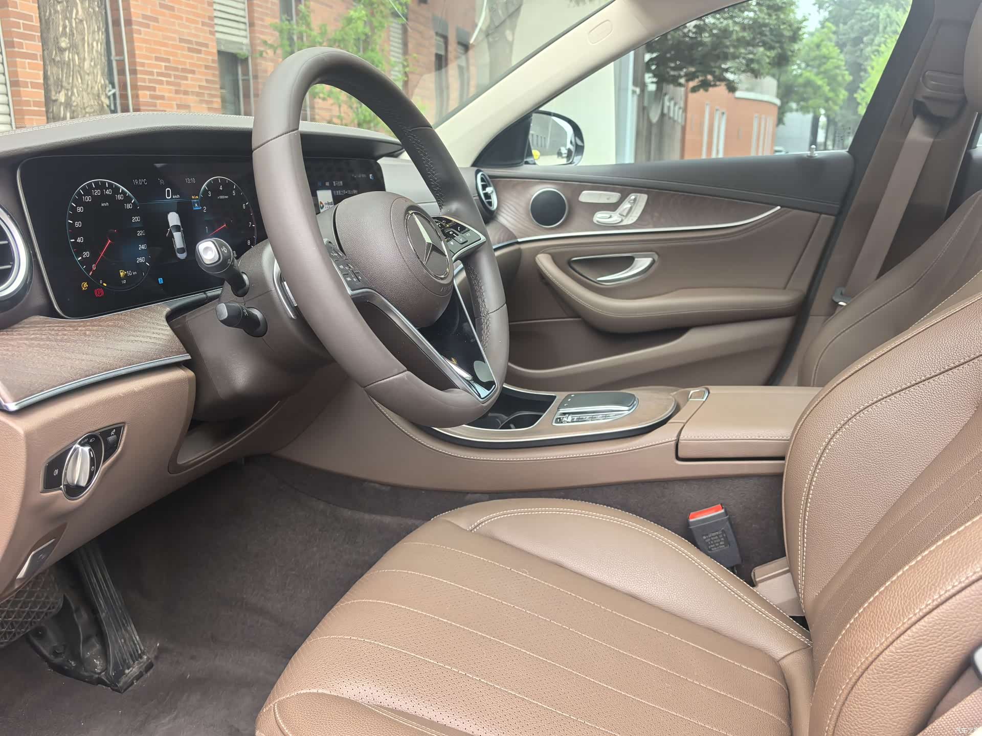 Mercedes-Benz E-Class, 2023 11