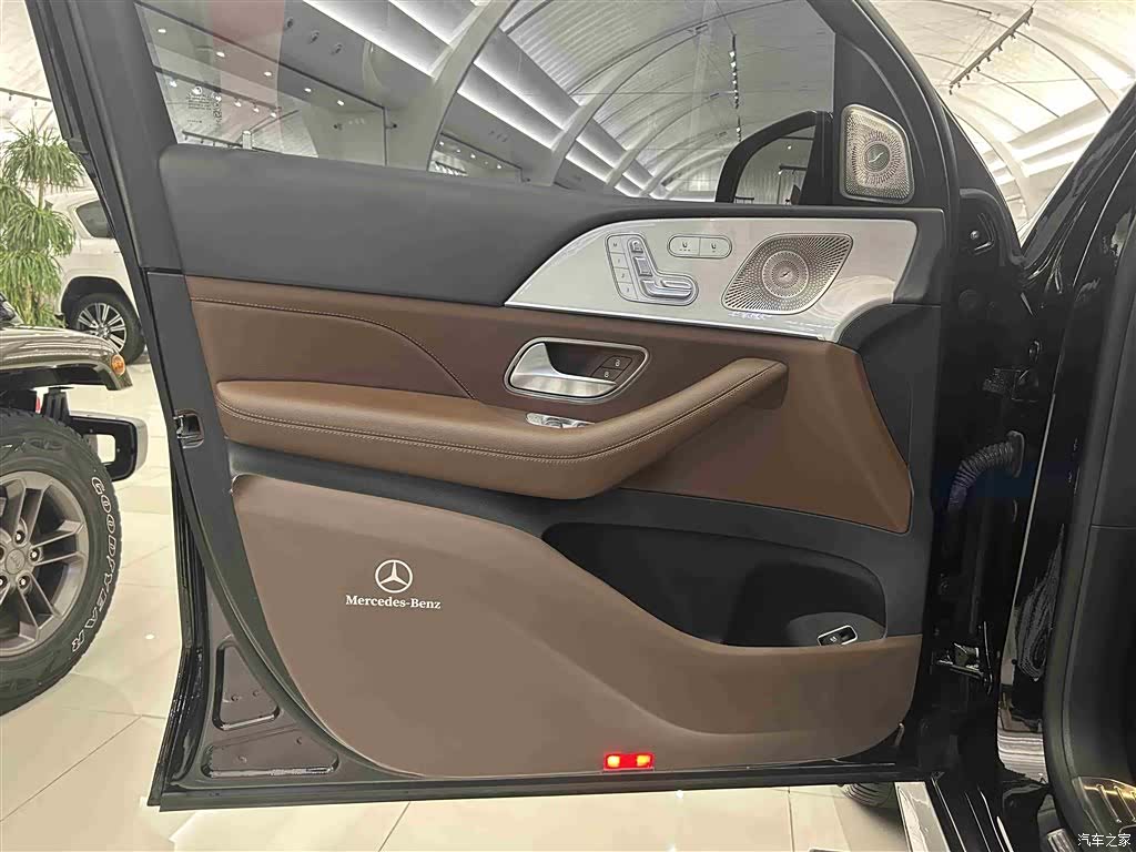 Mercedes-Benz GLS, 2024 все фото