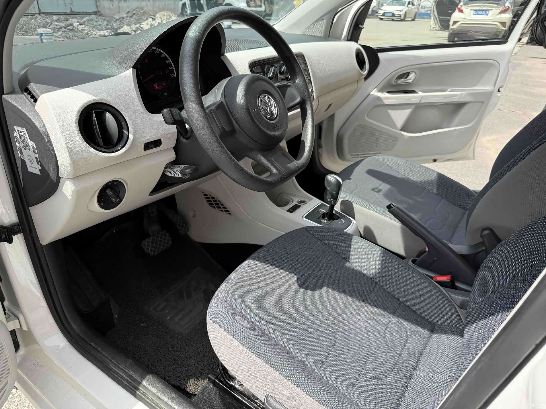 Volkswagen up, 2016 4
