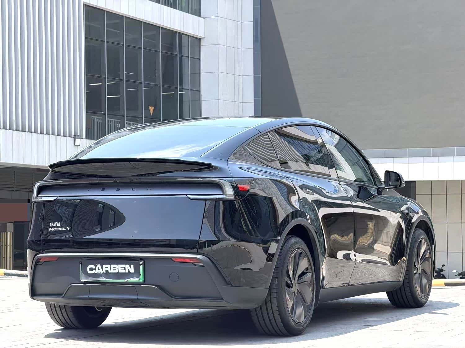 Tesla Model Y, 2025 10