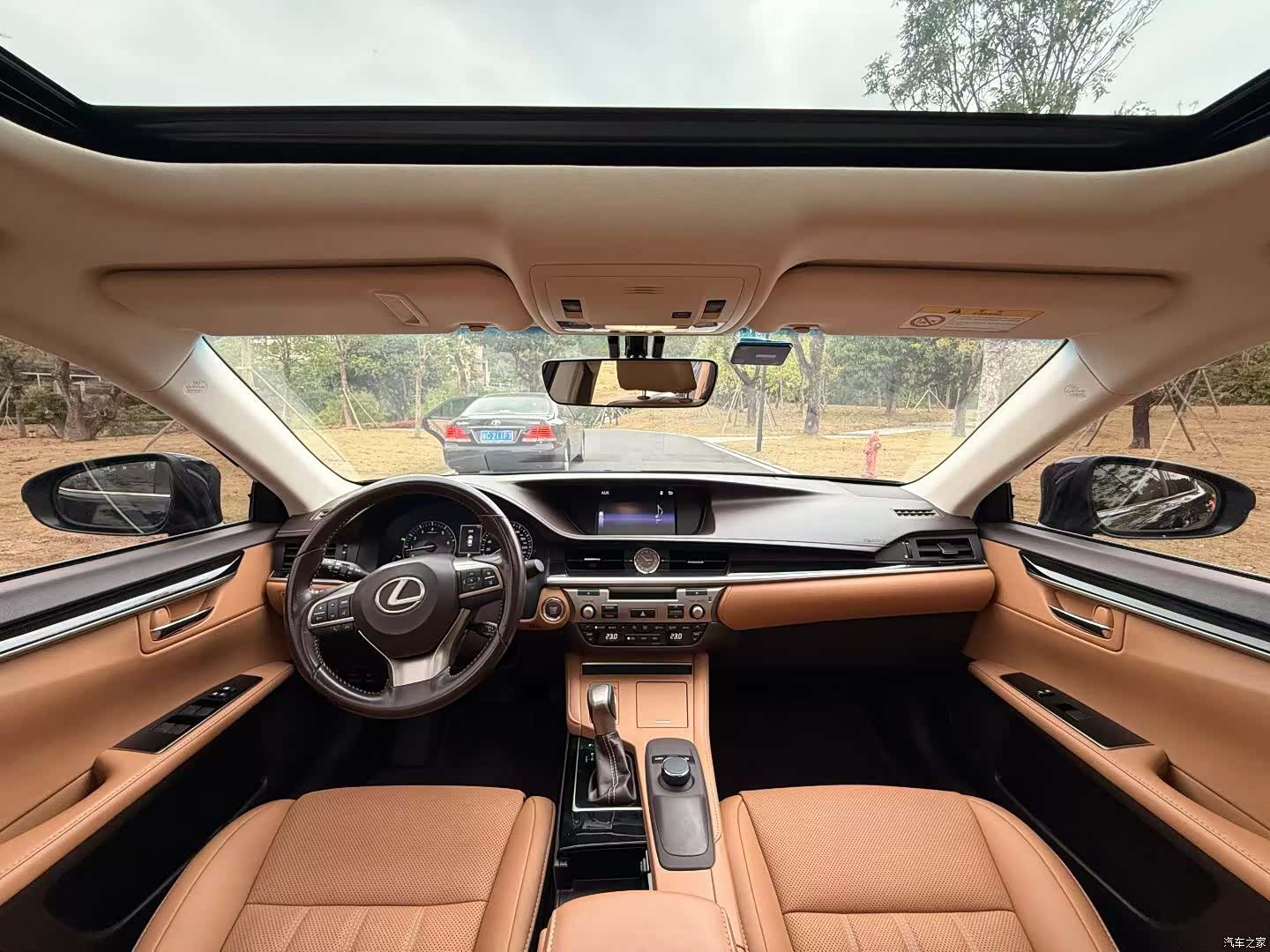 Lexus ES, 2018 все фото