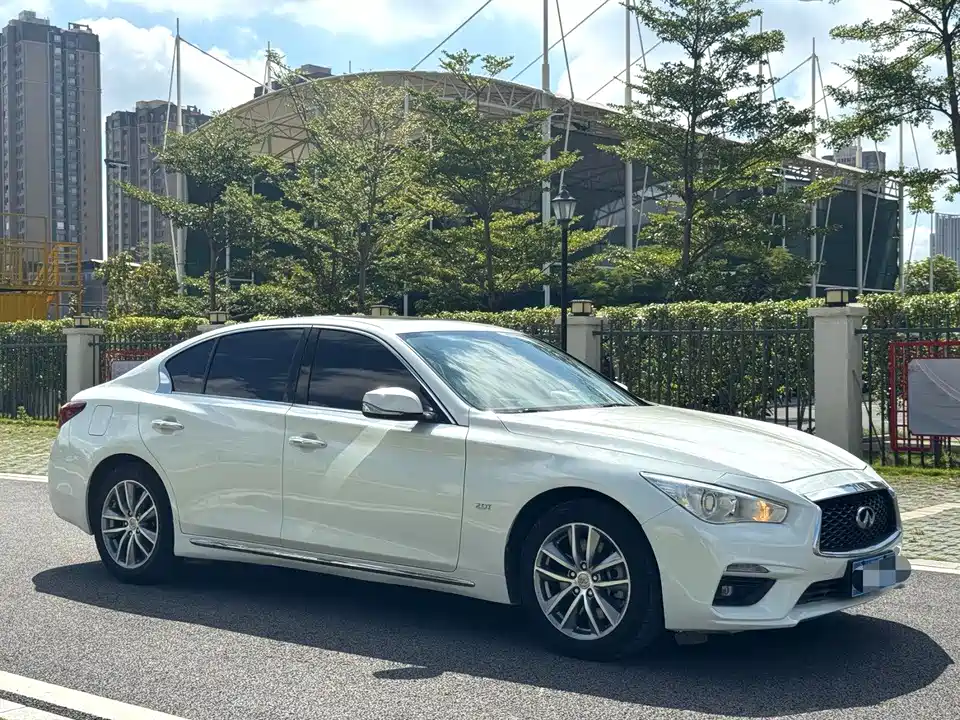 Infiniti Q50L