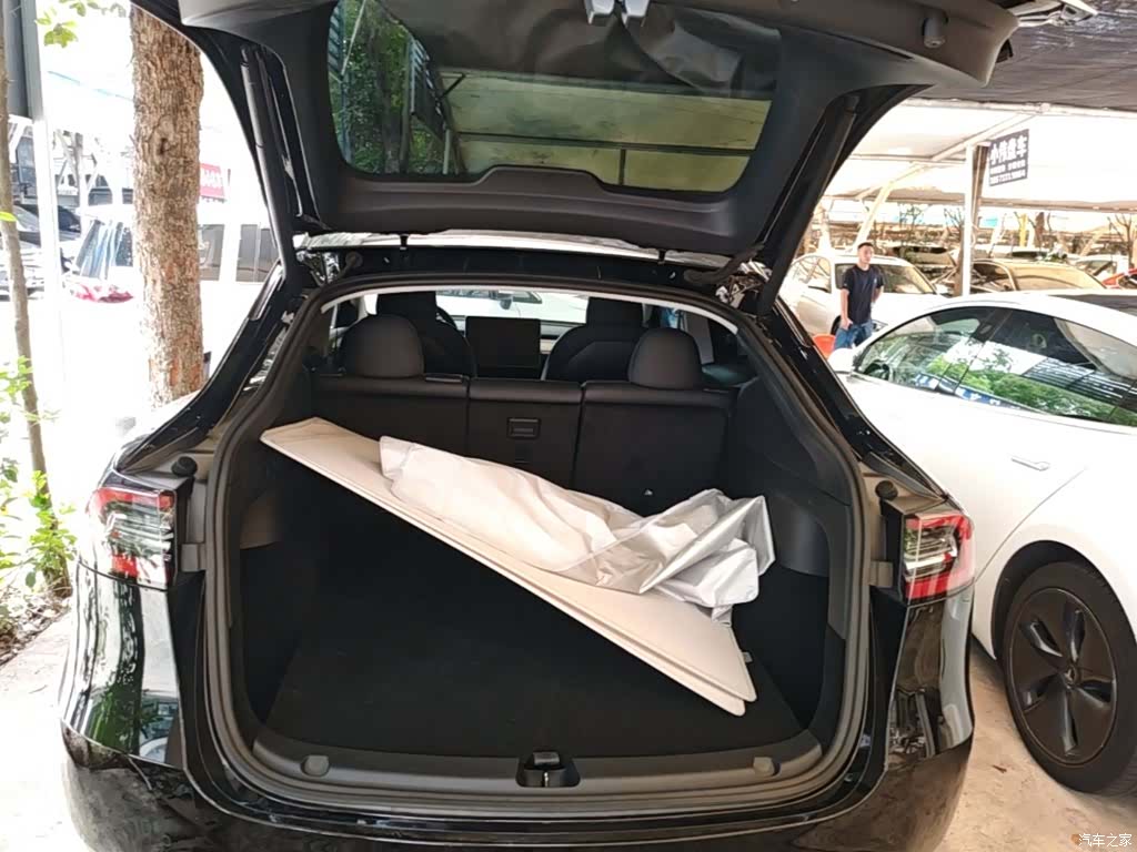 Tesla Model Y, 2022 19