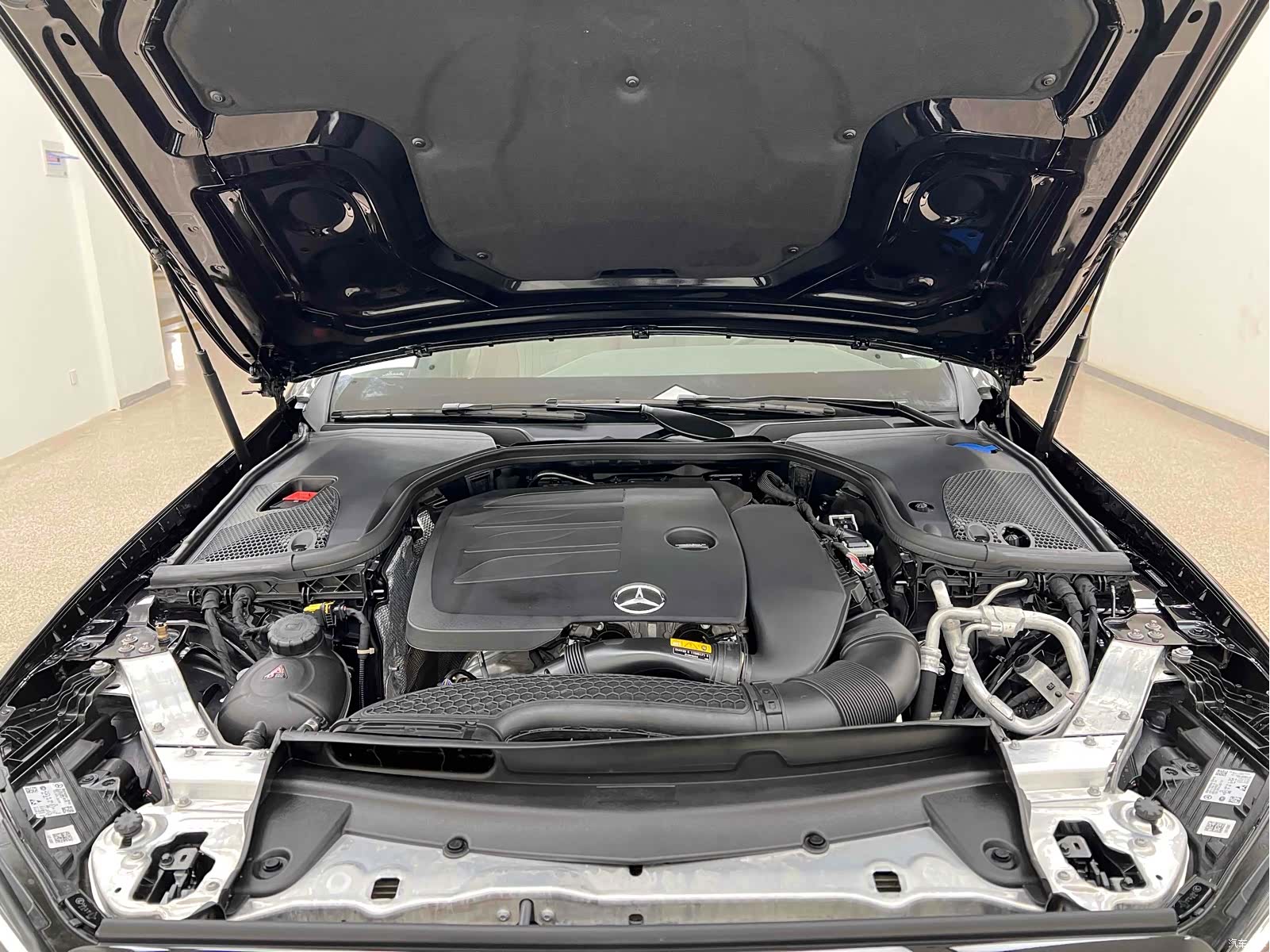 Mercedes-Benz E-Class, 2023 27