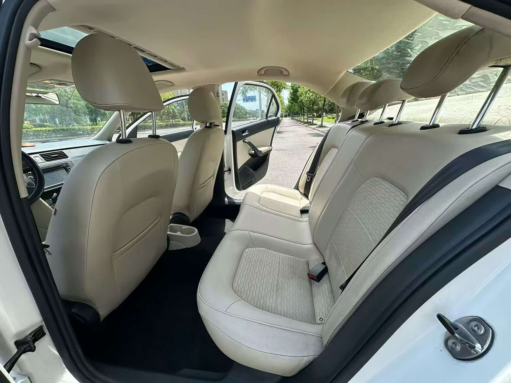 Skoda Rapid, 2013 9