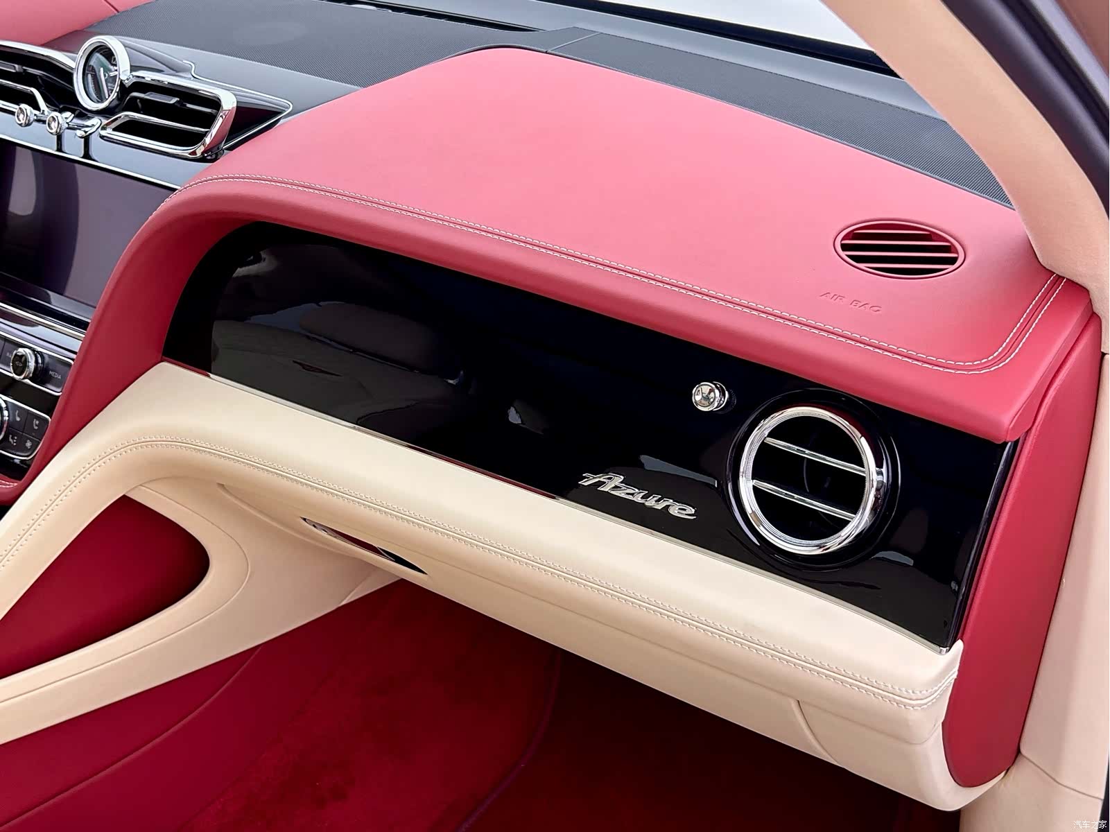 Bentley Bentayga, 2023 15