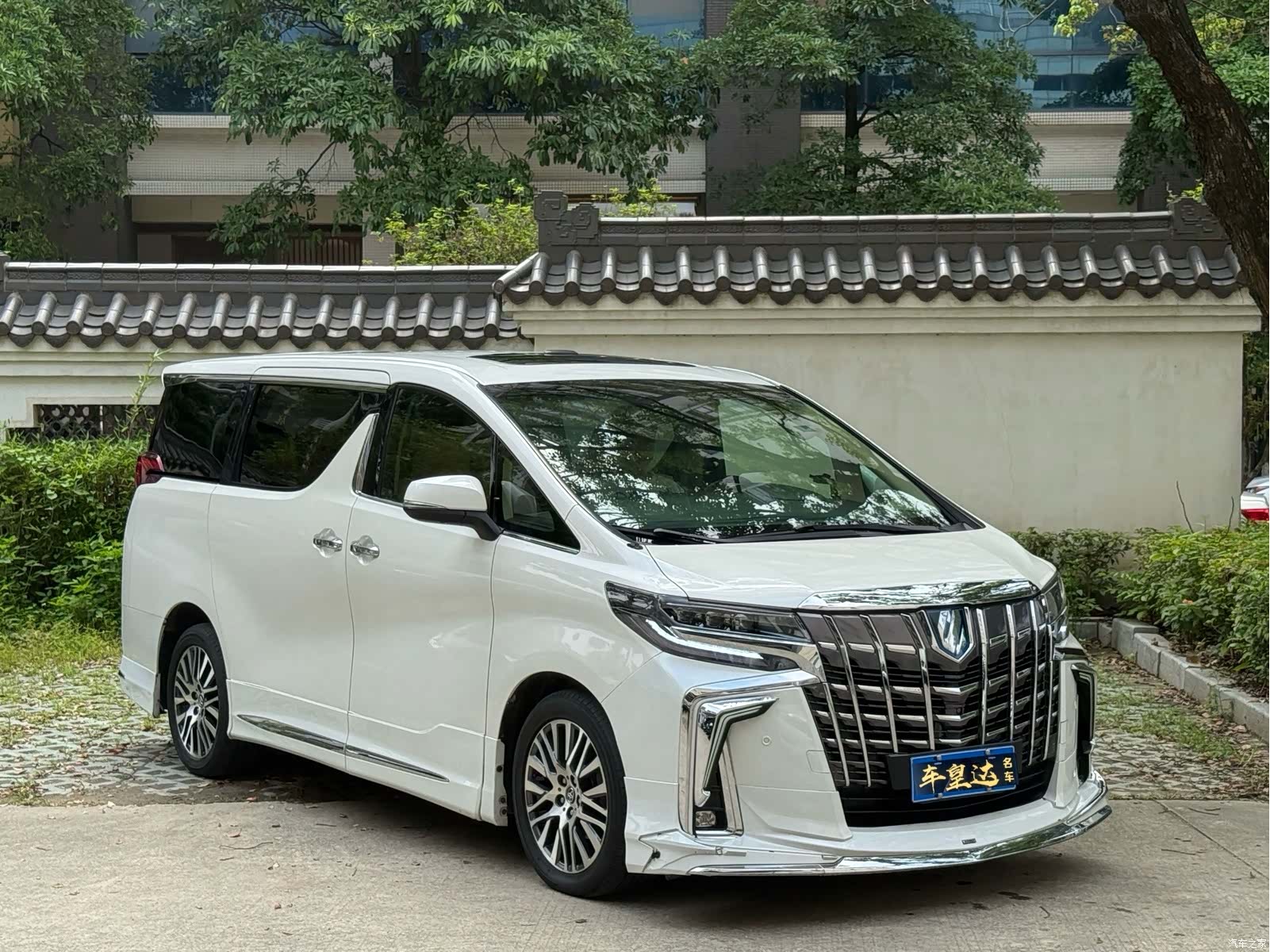 Toyota Alphard, 2016 3