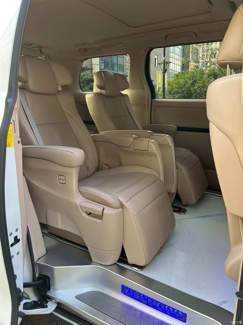 Toyota Alphard, 2015 8