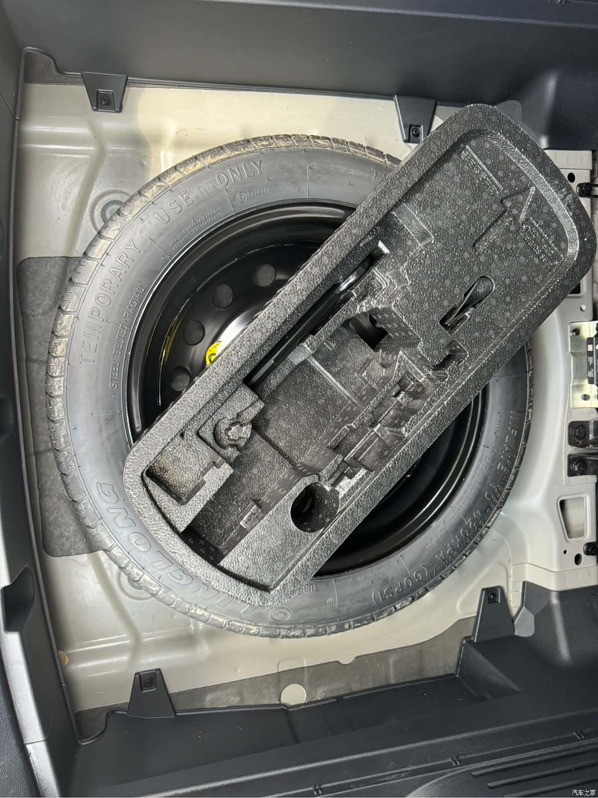 Geely X6, 2022 13