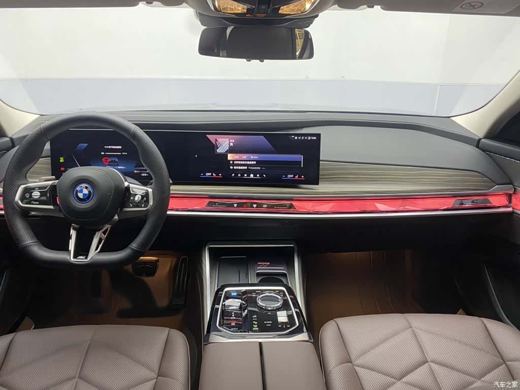 BMW i7, 2025 13