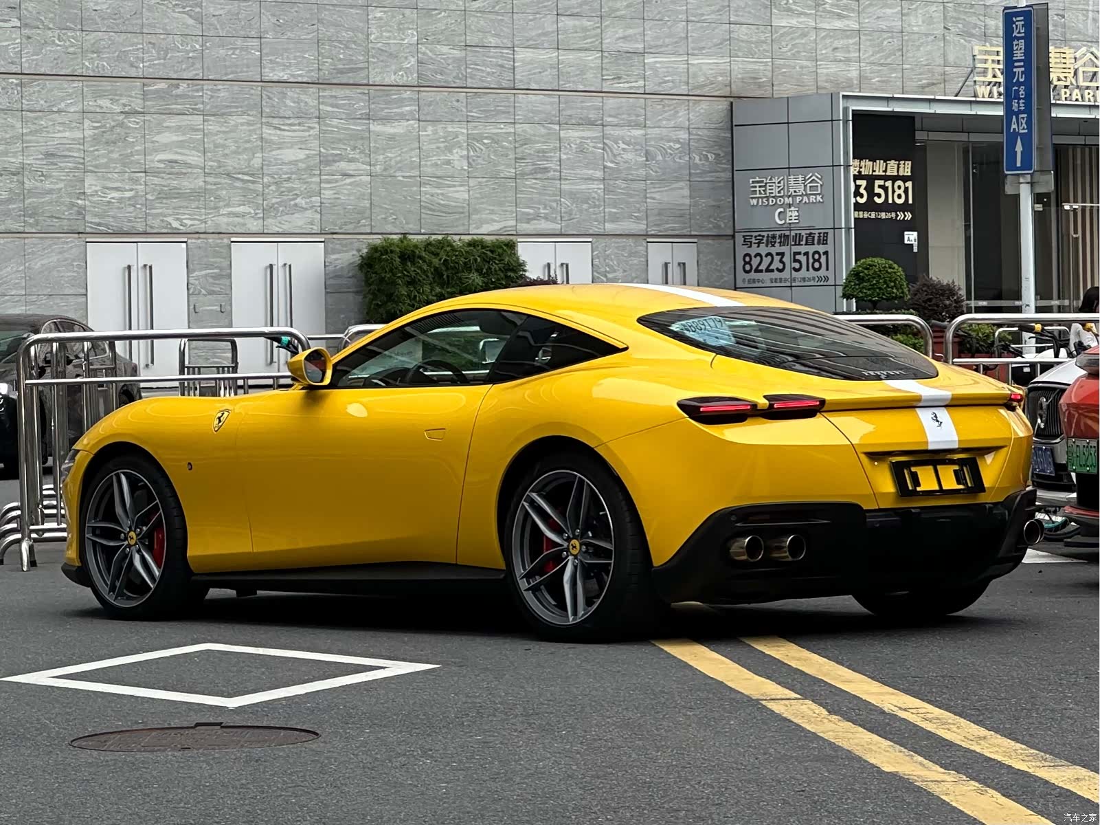Ferrari Roma, 2022 14