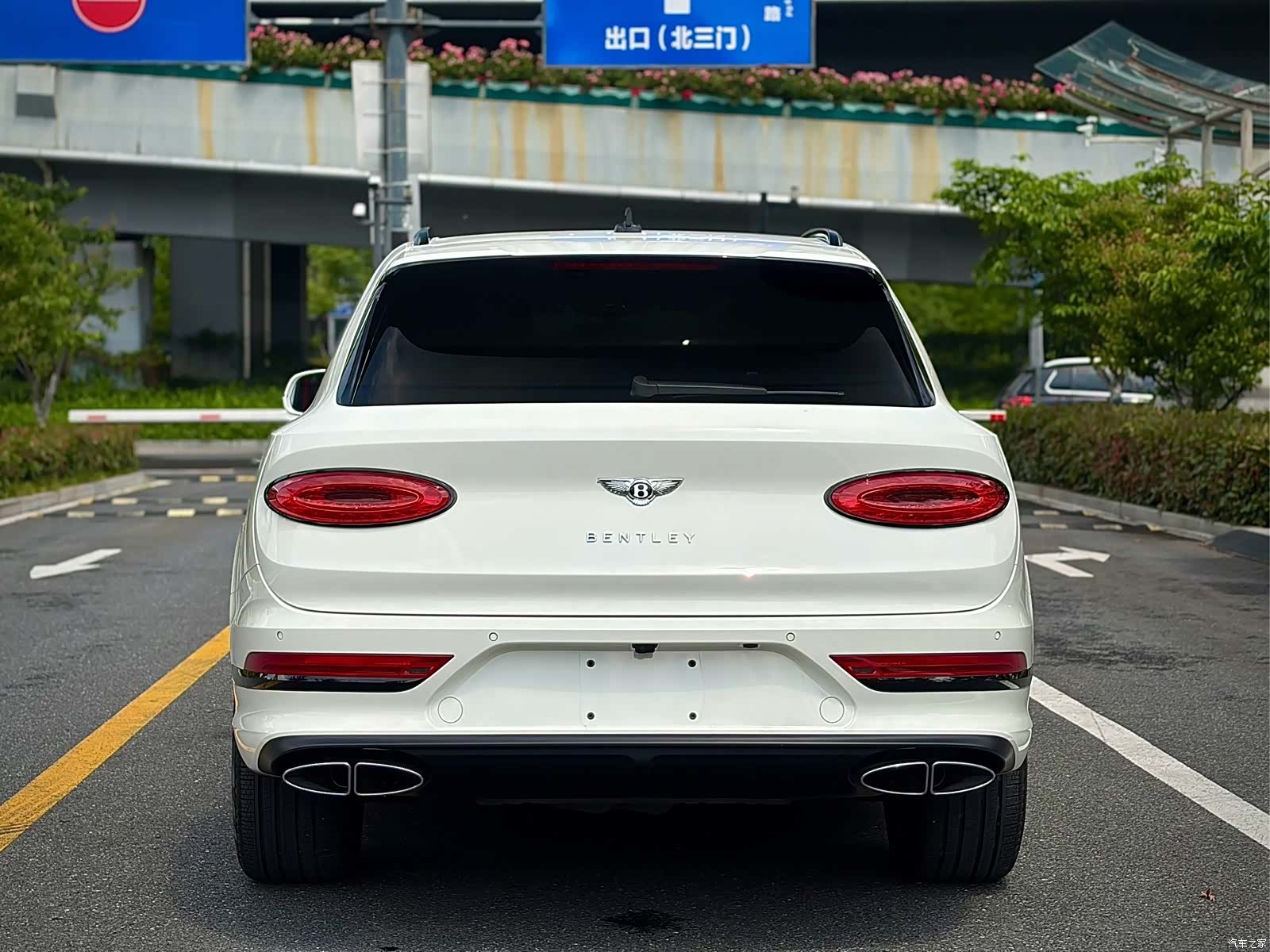 Bentley Bentayga, 2022 3