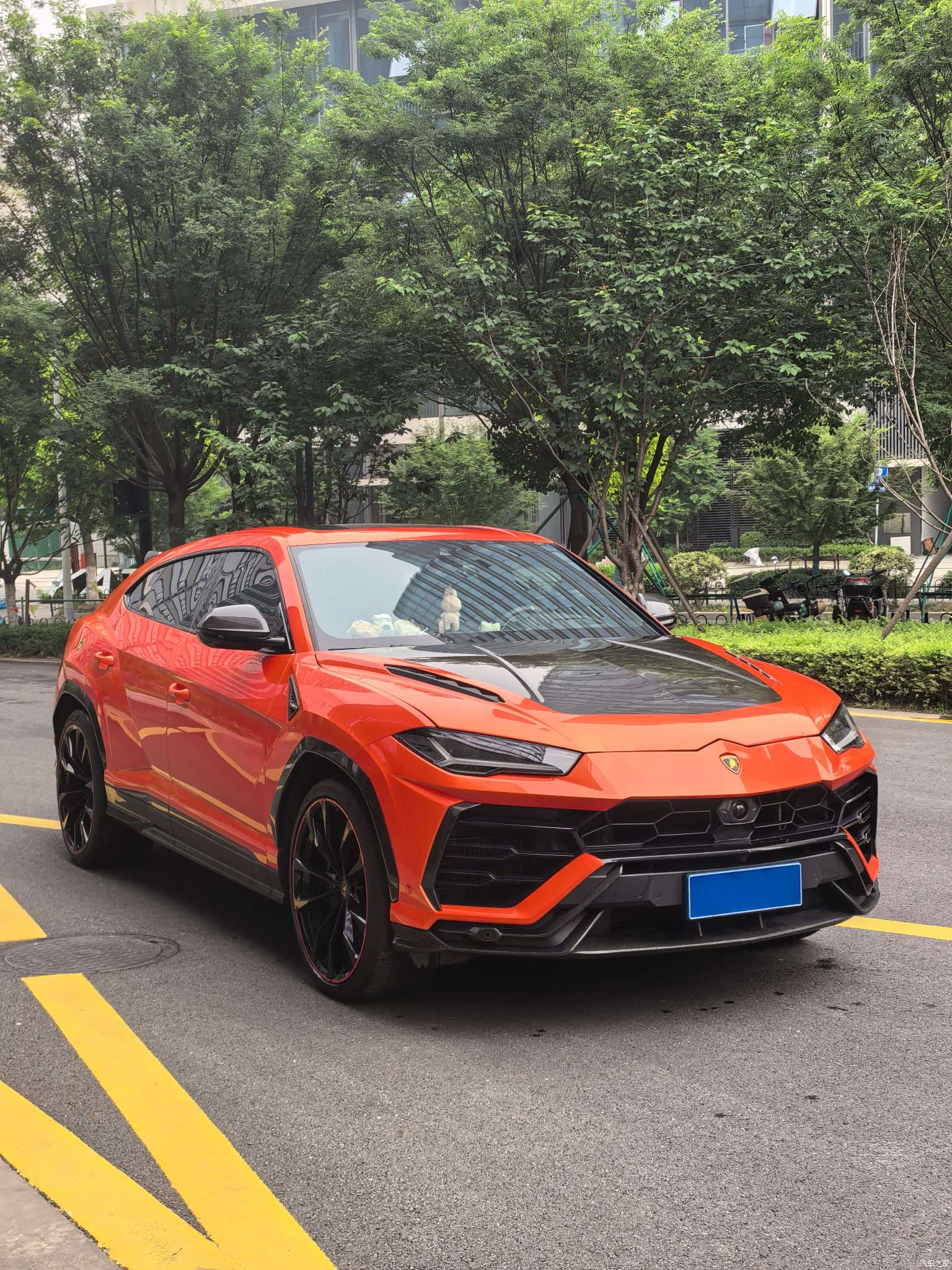 Lamborghini Urus, 2023 1