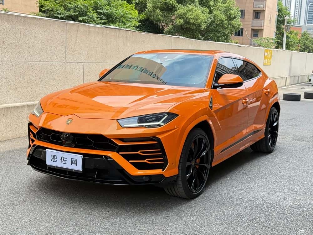 Lamborghini Urus, 2023 1