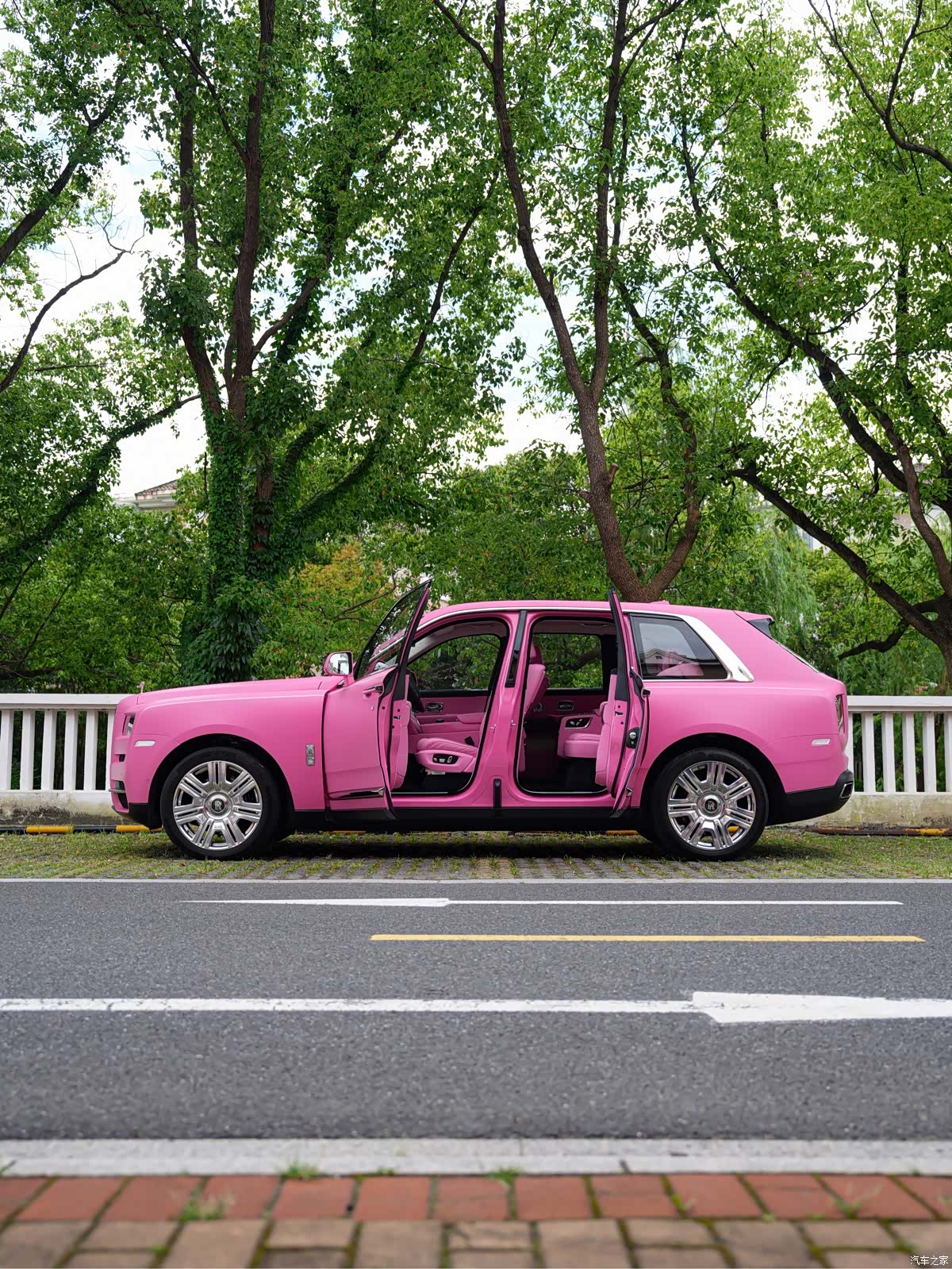 Rolls-Royce Cullinan, 2023 12