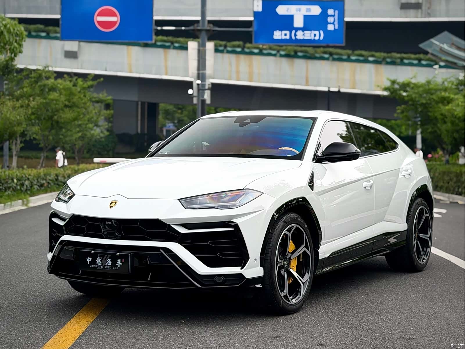 Lamborghini Urus, 2022 1