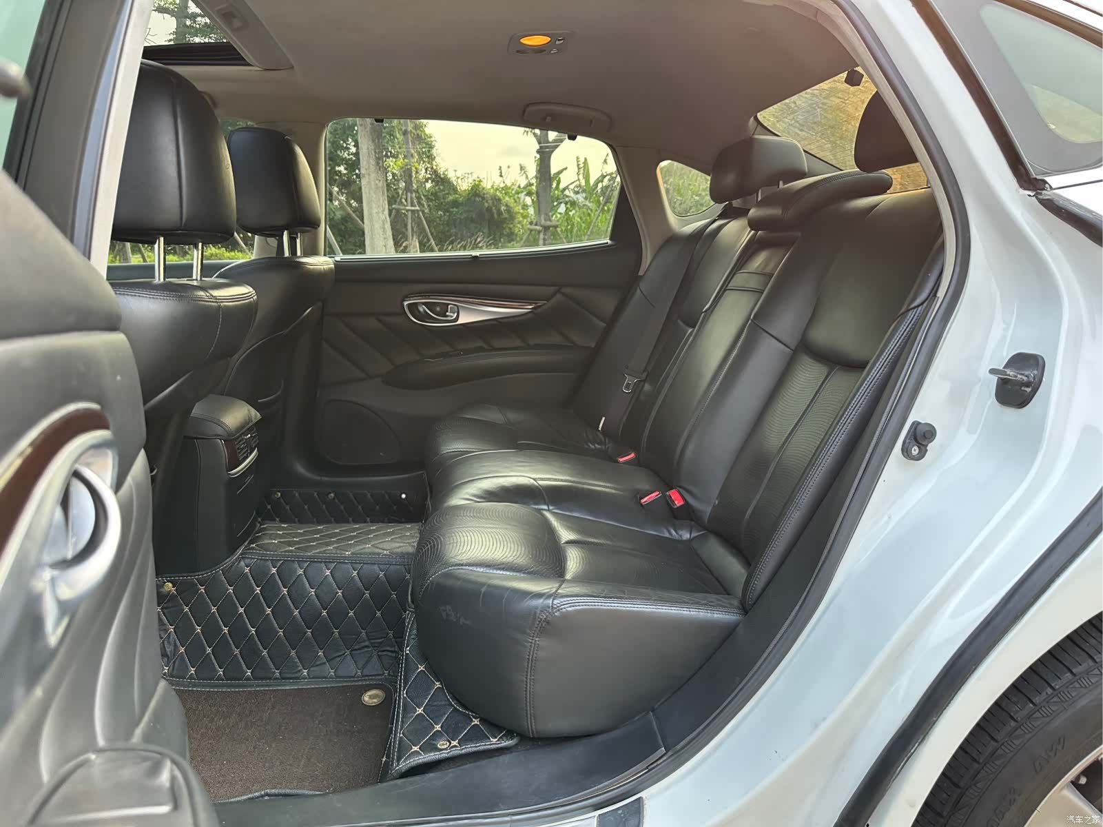 Infiniti M25L, 2012 11