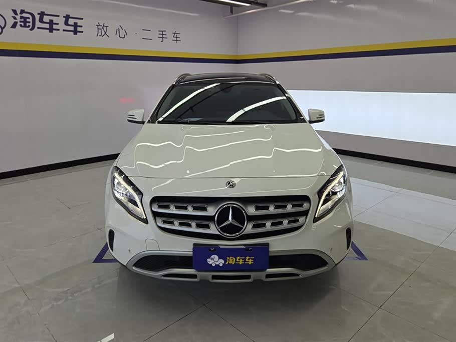 Mercedes-Benz GLA Mercedes-Benz GLA