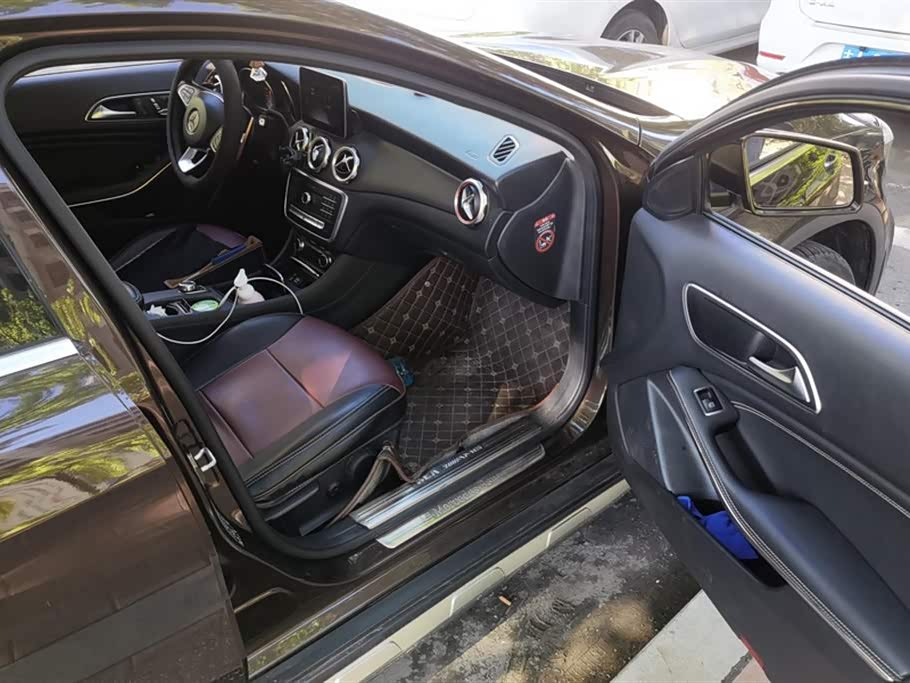 Mercedes-Benz GLA Mercedes-Benz GLA