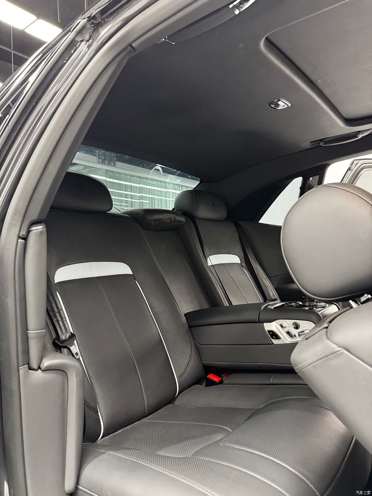 Rolls-Royce Ghost, 2011 9