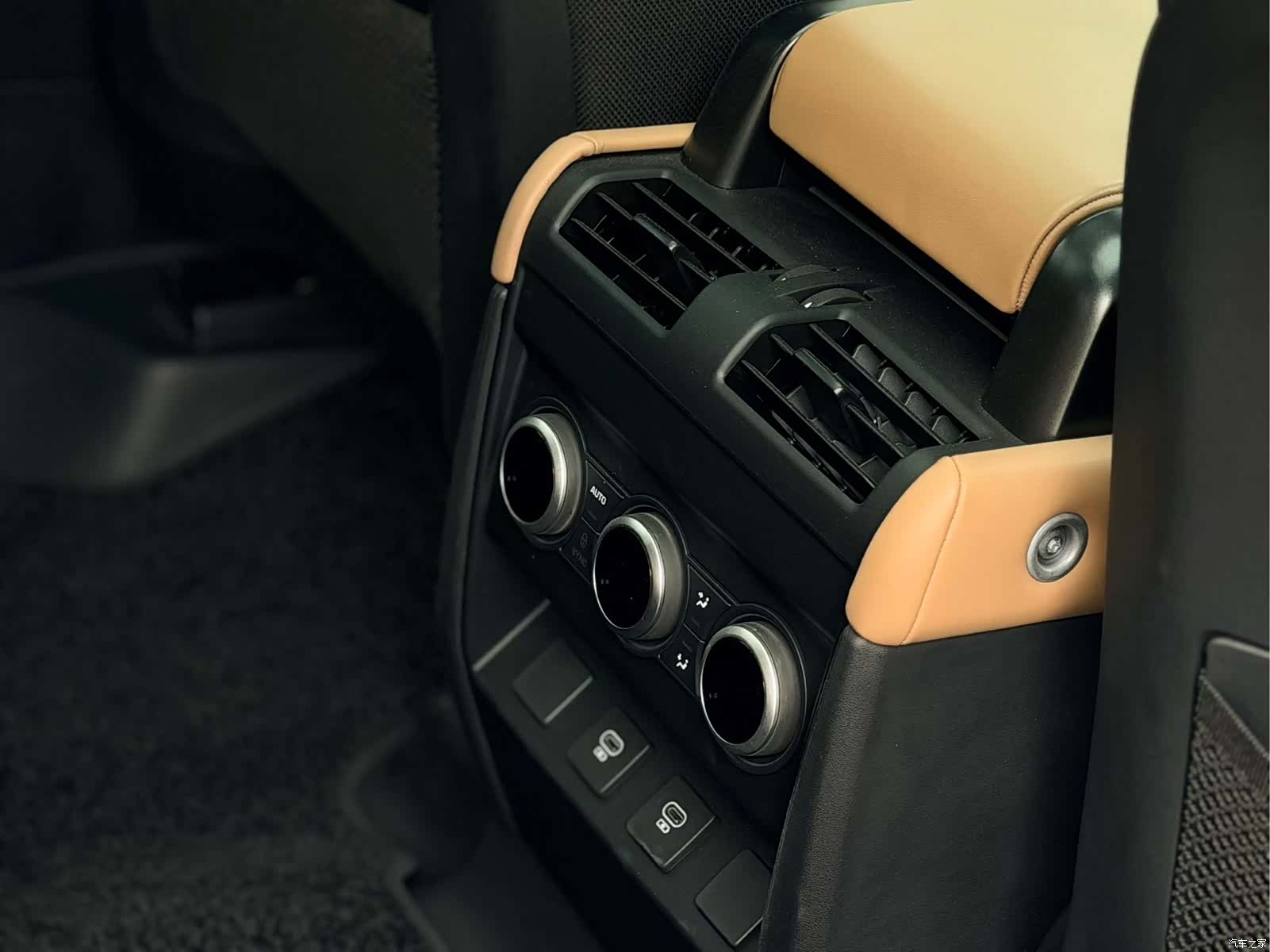 Land Rover Defender, 2026 8