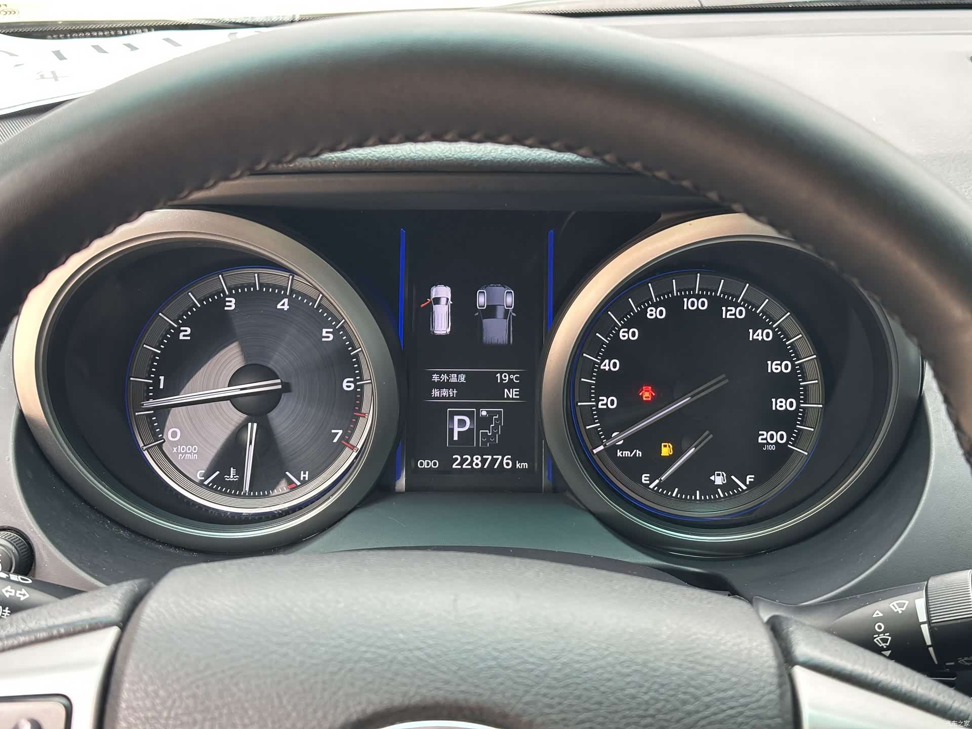 Toyota Prado, 2015 11