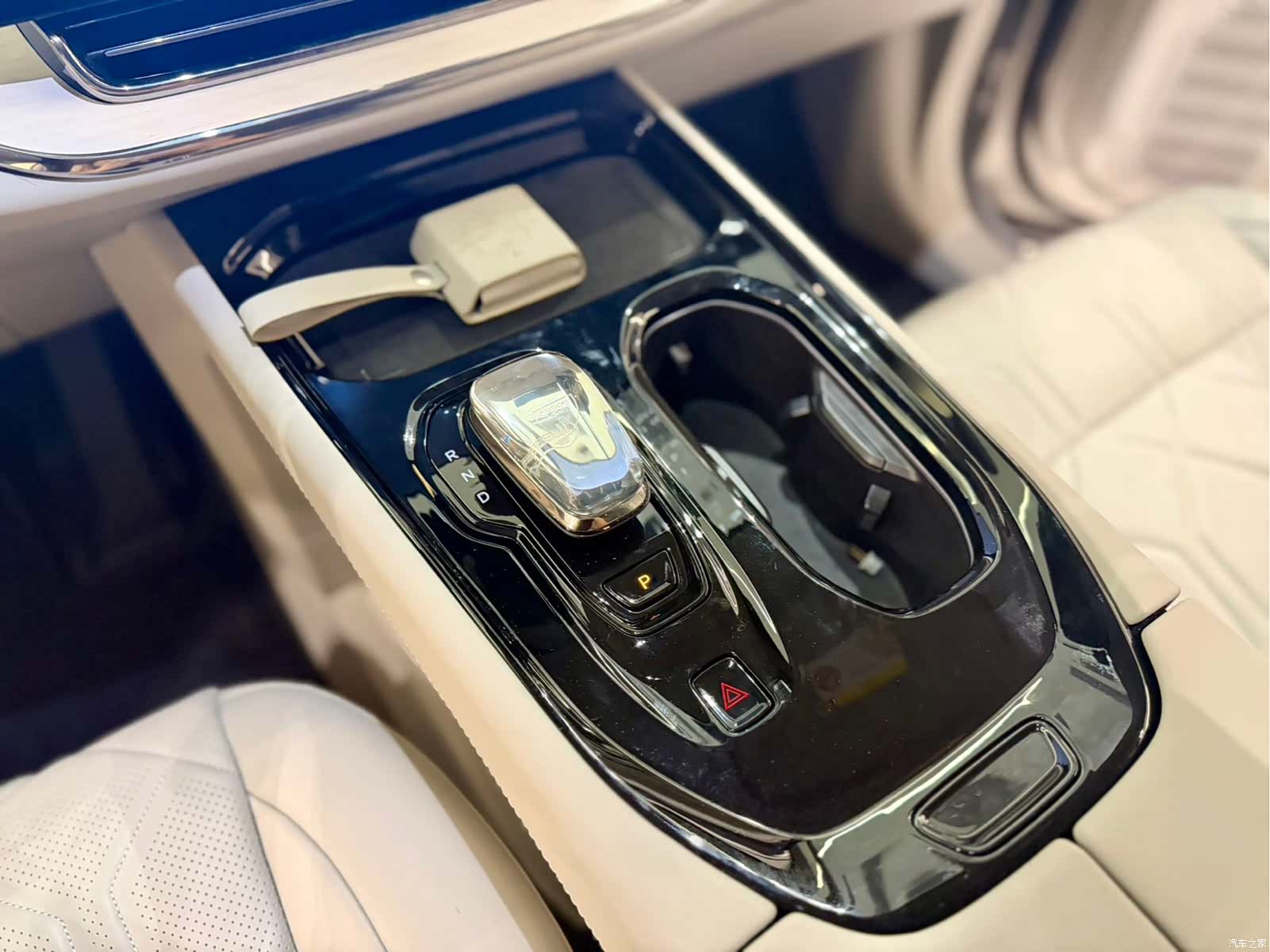 Volvo EM90, 2026 8