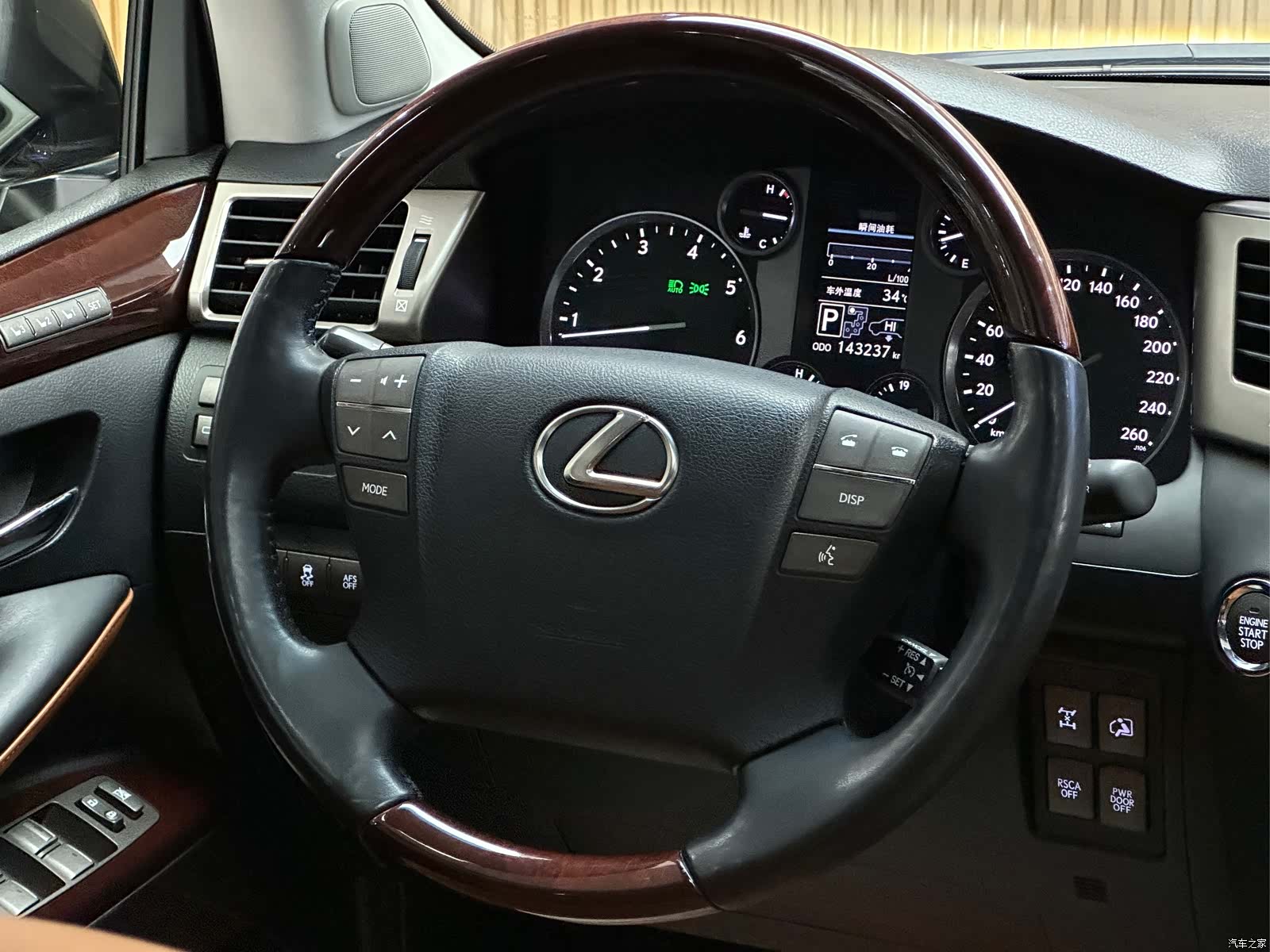 Lexus LX, 2014 11