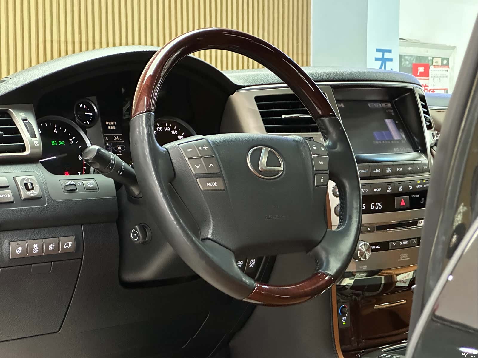 Lexus LX, 2014 8