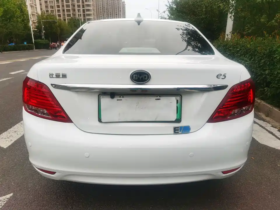 BYD e5