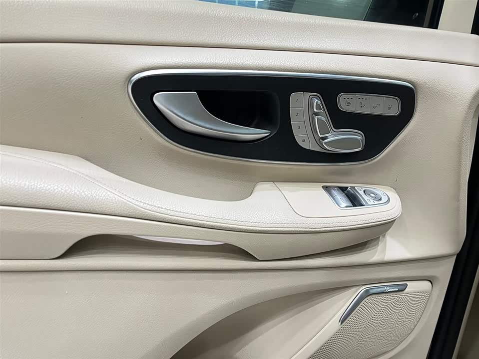 Mercedes-Benz V-class