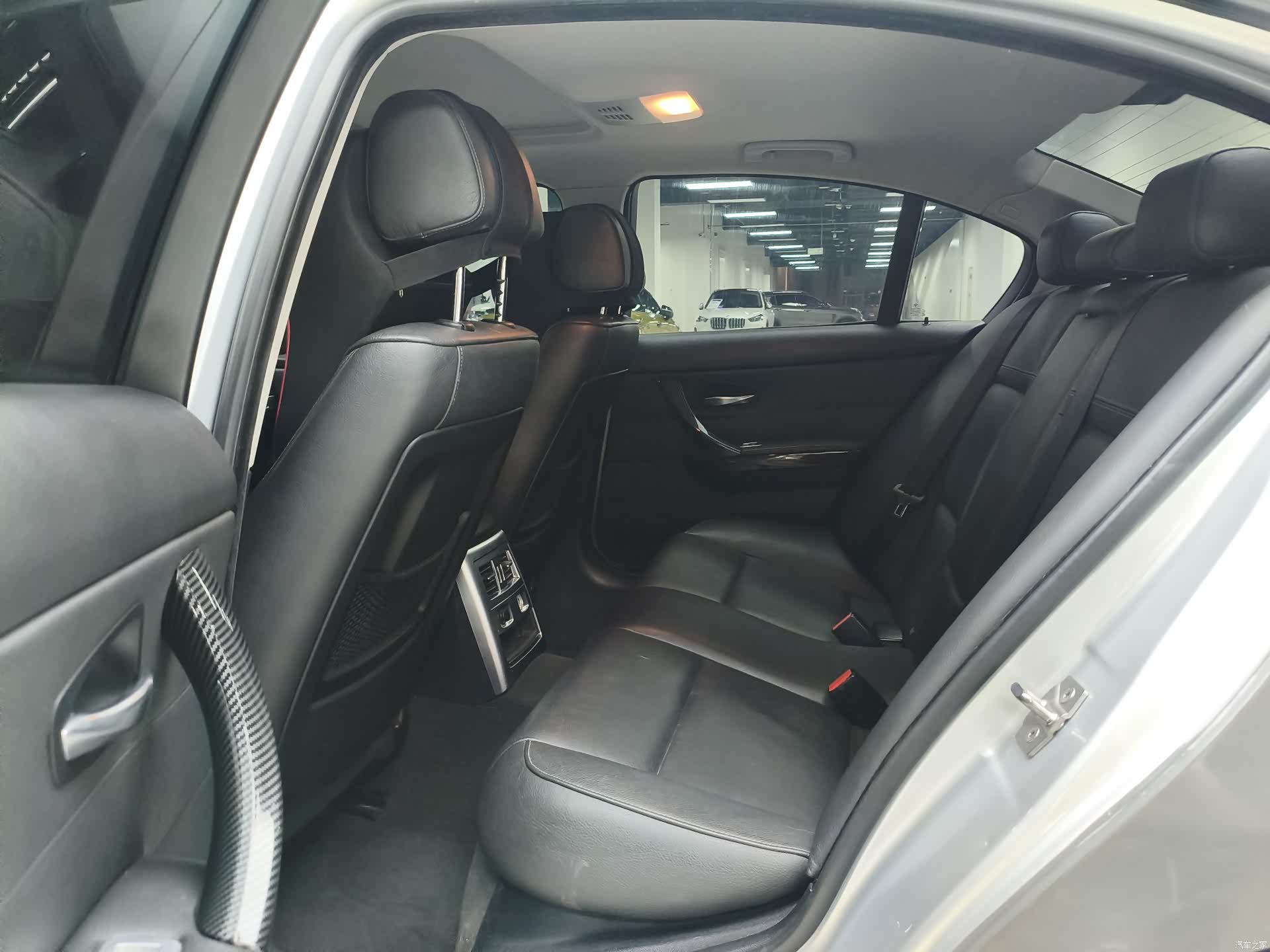 BMW 3 Series, 2009 6