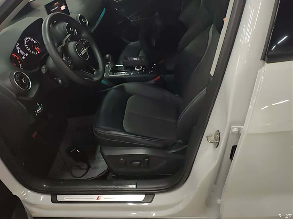 Audi Q2L, 2020 15