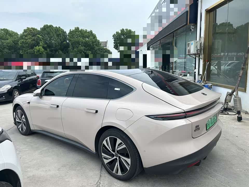 NIO ET5