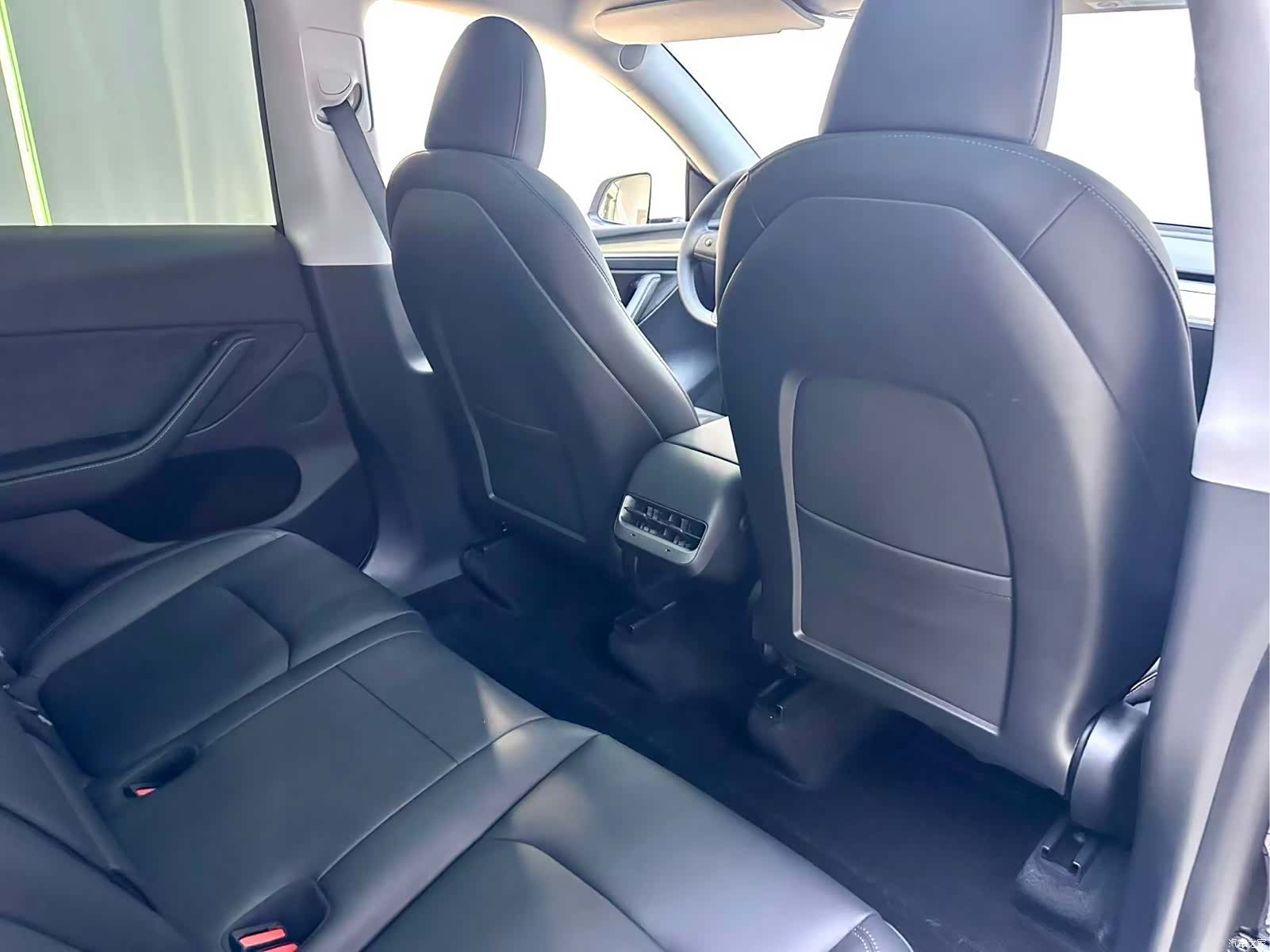 Tesla Model Y, 2023 12