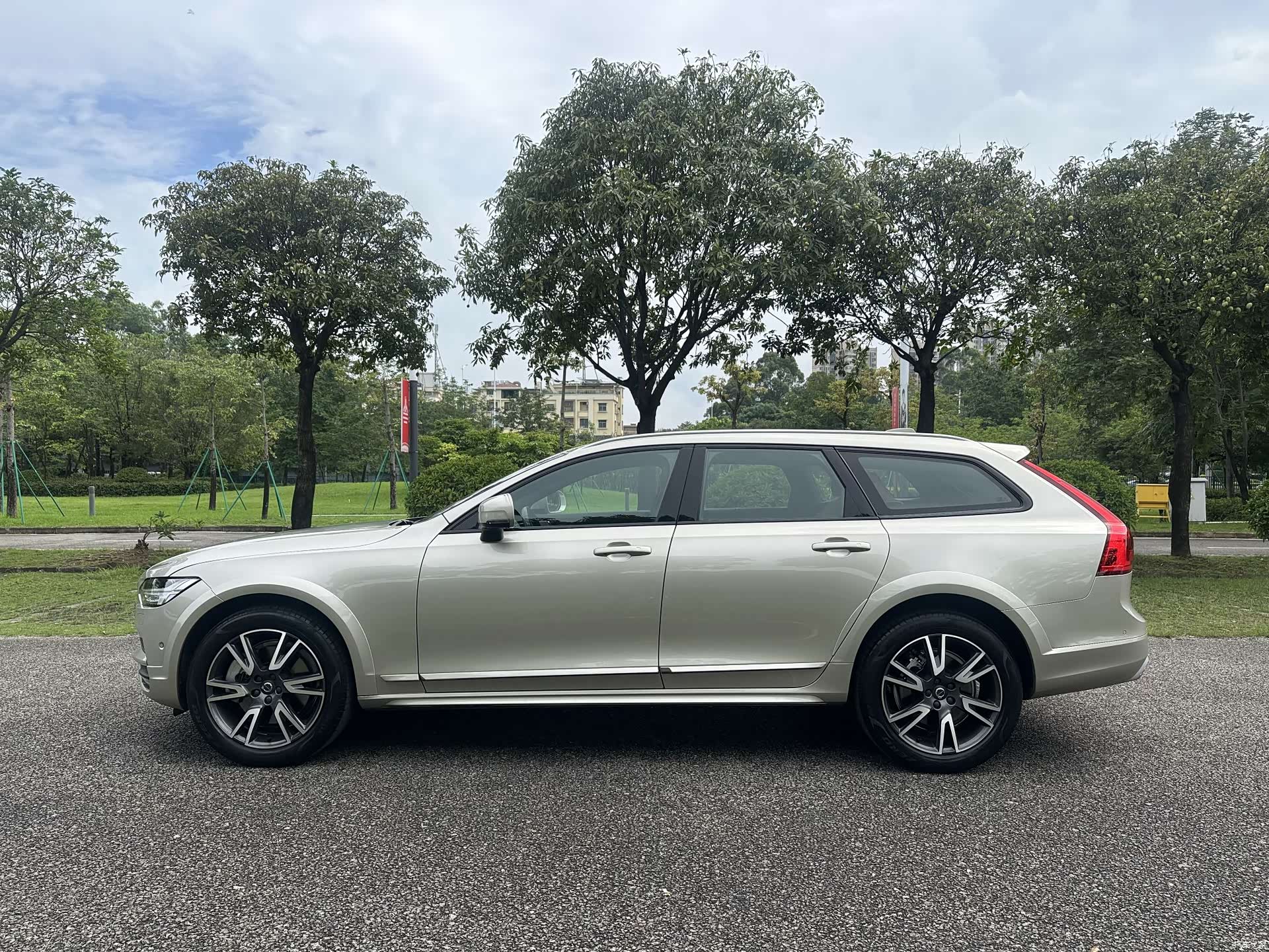 Volvo V90, 2019 19