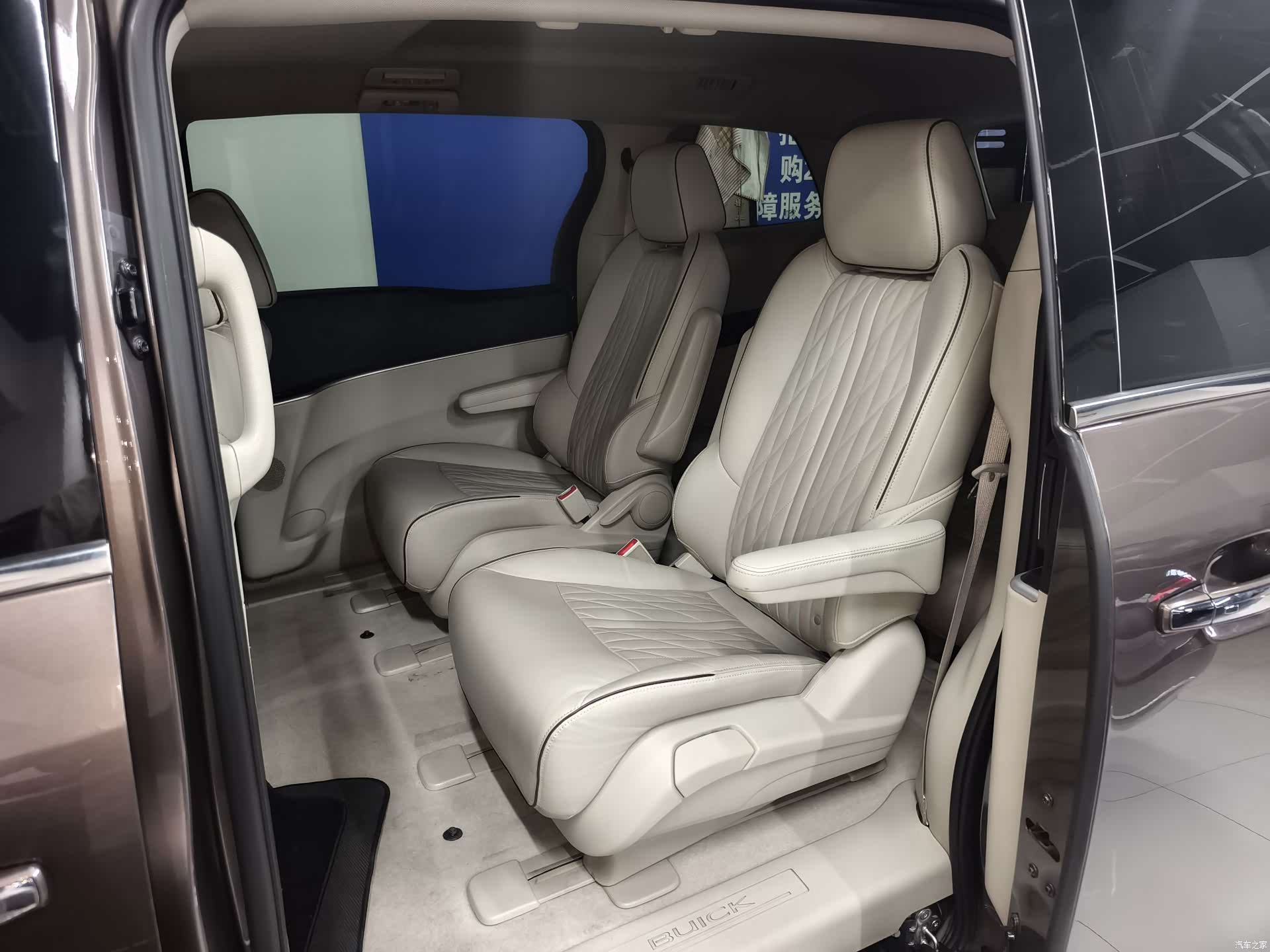 Buick GL8, 2022 3