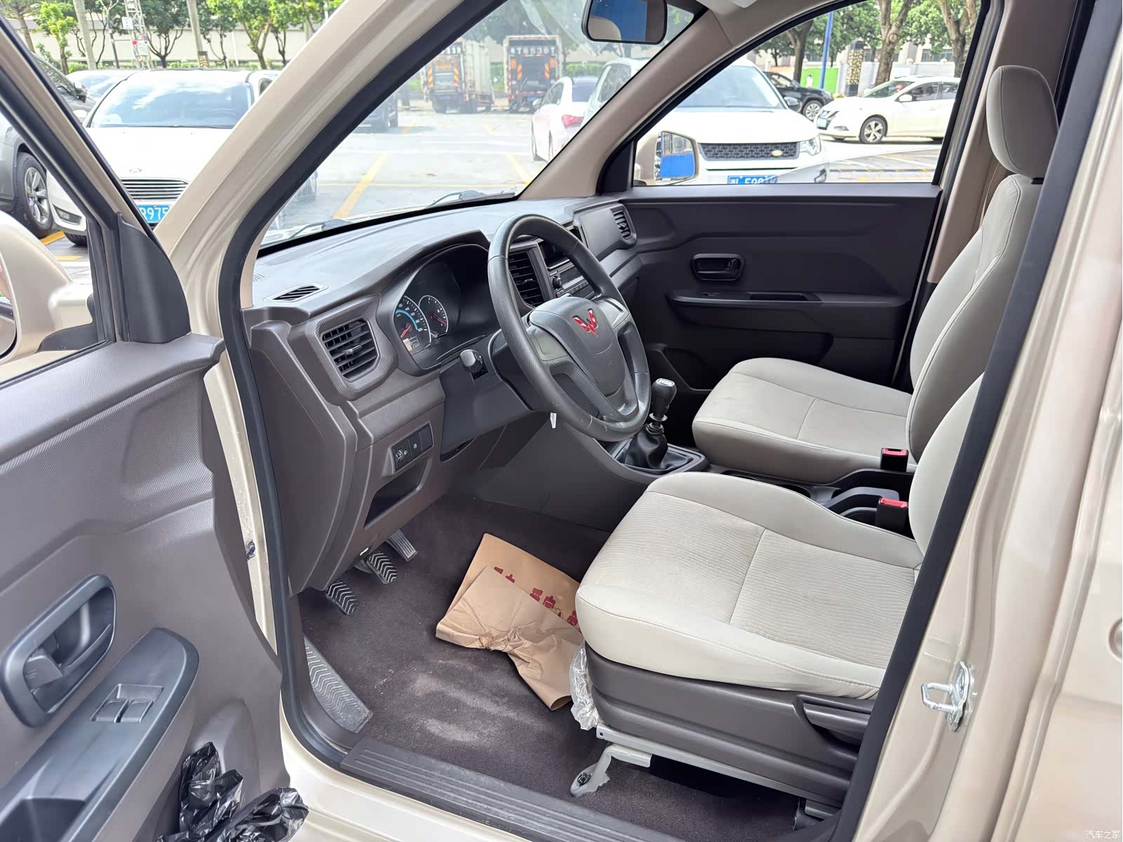 Wuling Hongguang, 2023 4
