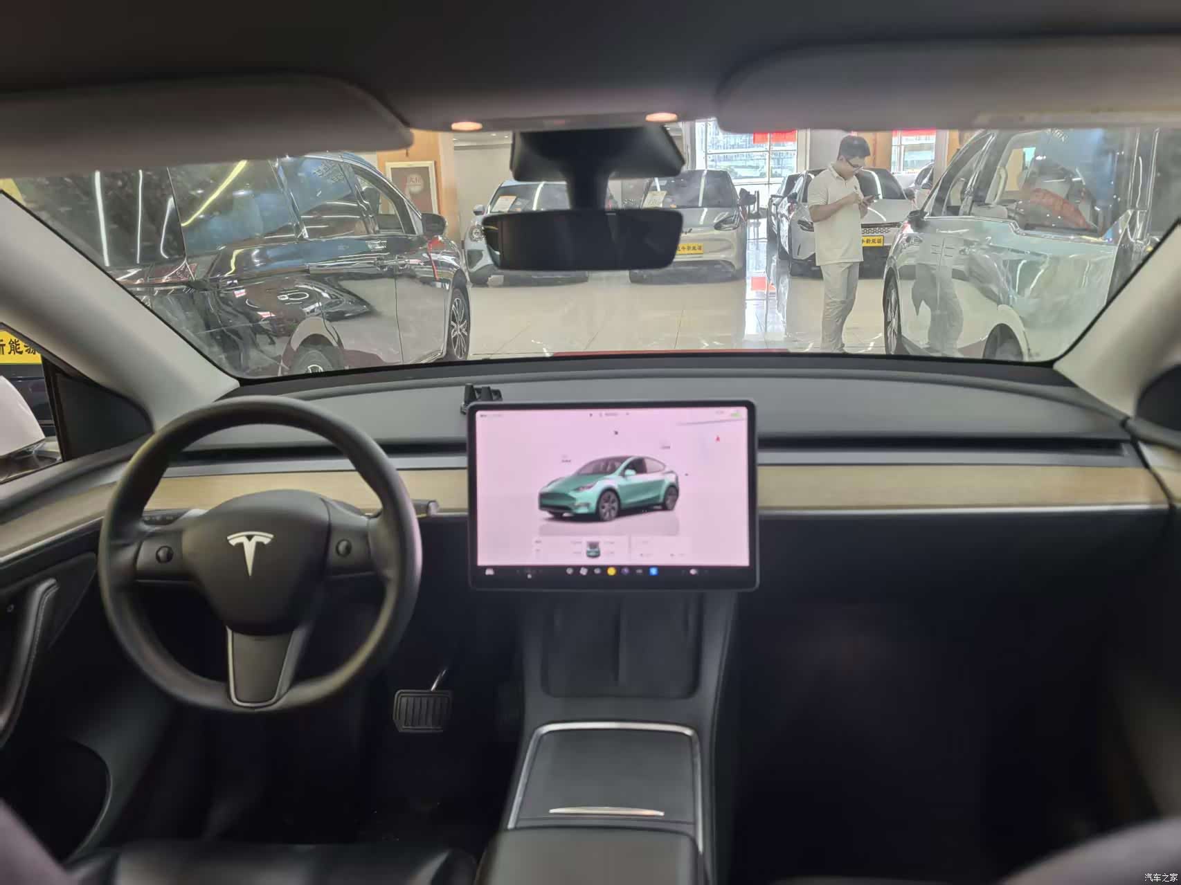 Tesla Model Y, 2023 14