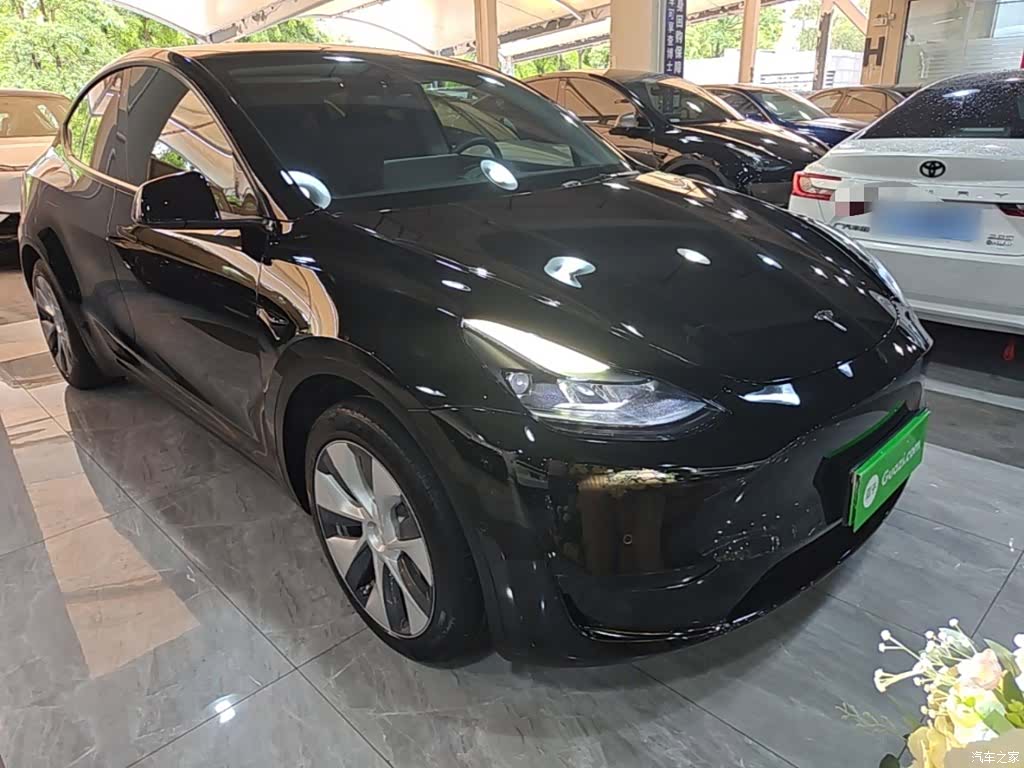Tesla Model Y, 2023 4