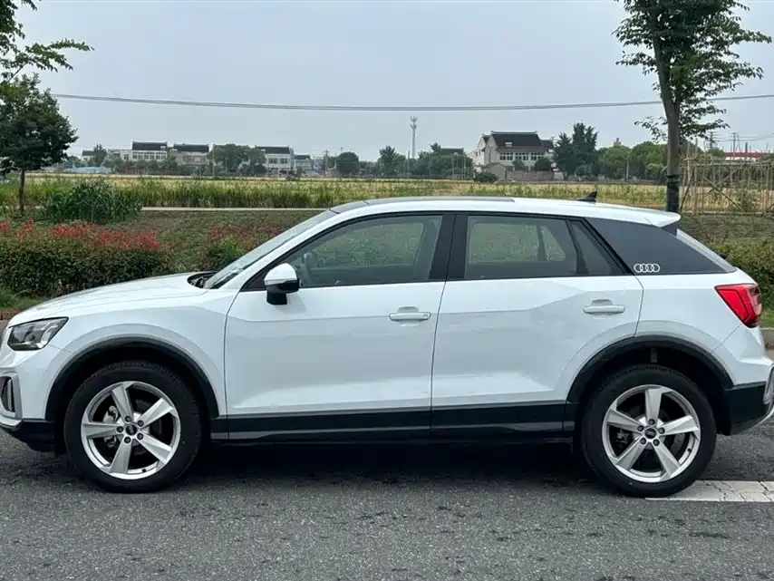 Audi Q2L