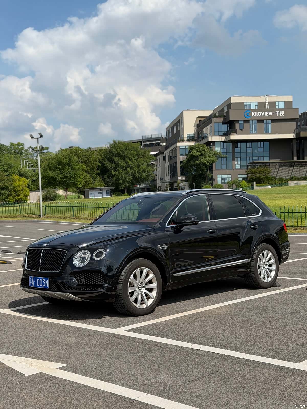 Bentley Bentayga, 2018 1