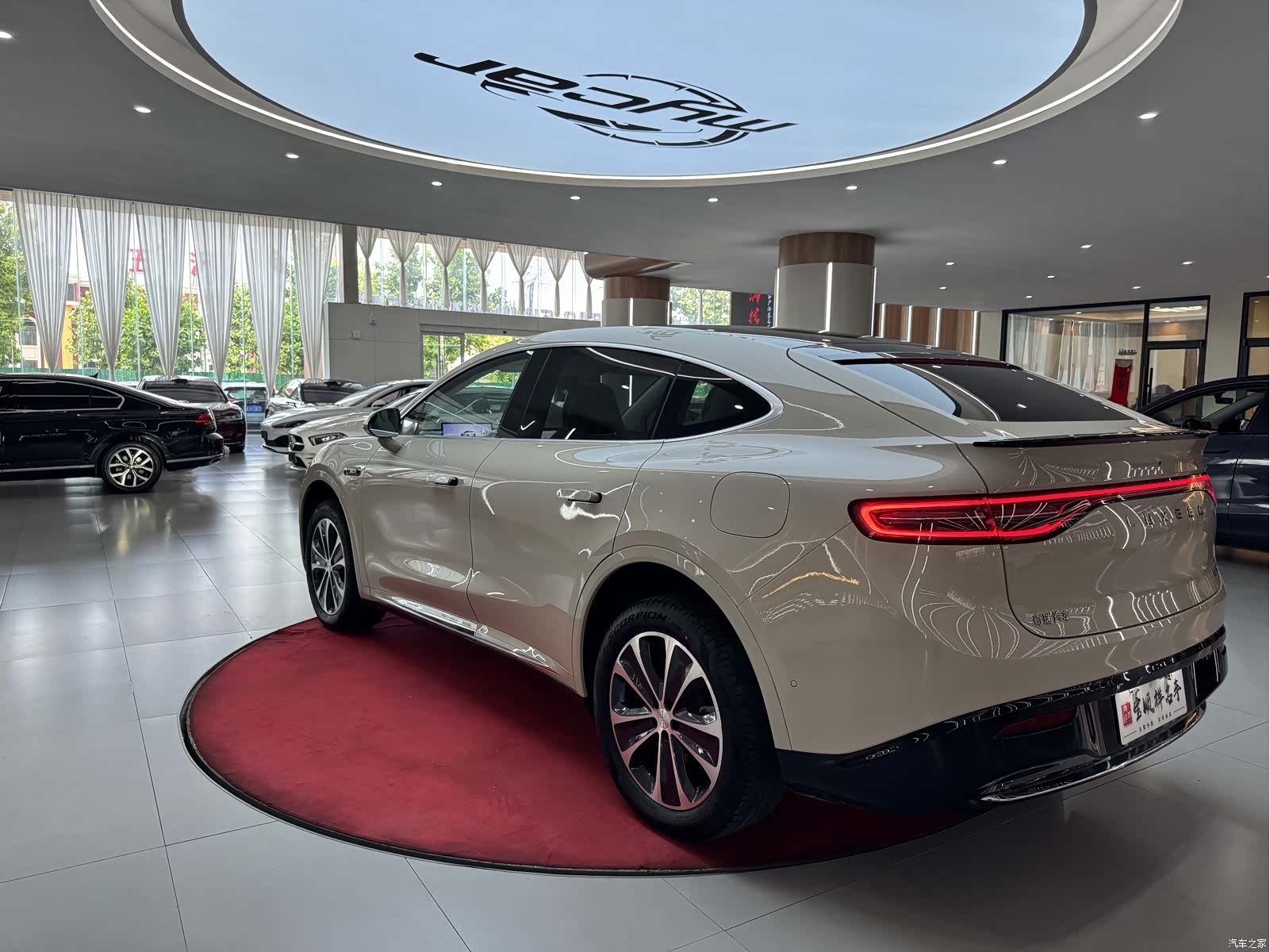 Luxeed R7, 2025 7