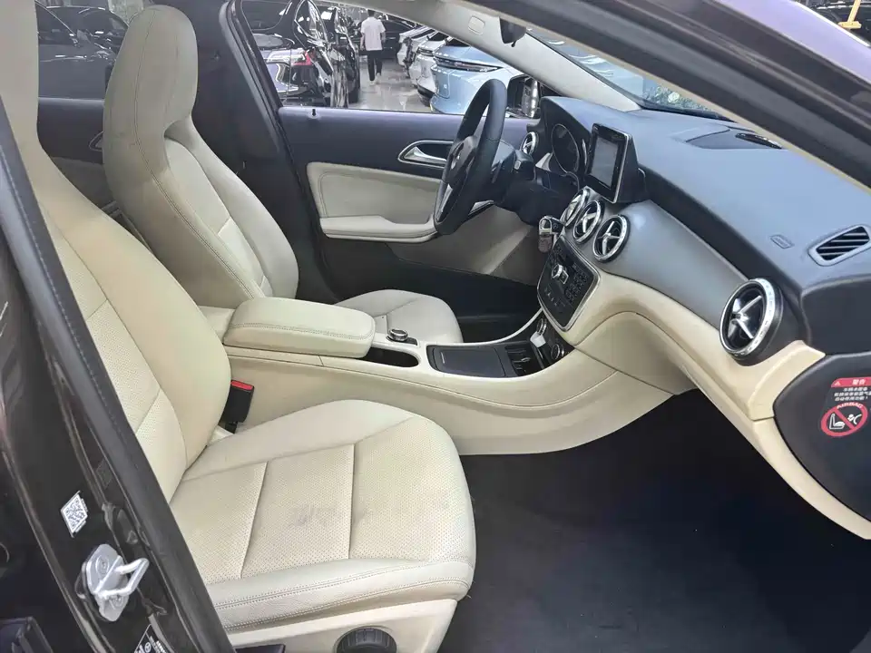 Mercedes-Benz GLA Mercedes-Benz GLA