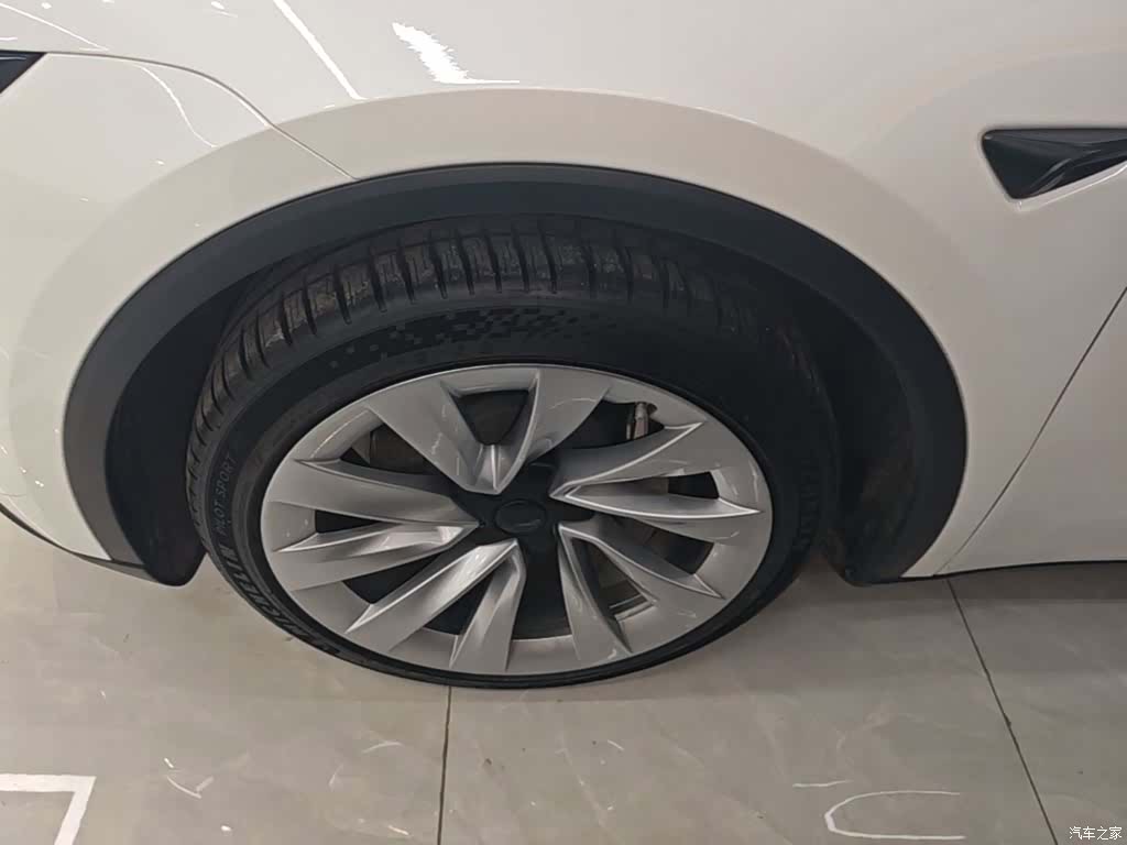Tesla Model Y, 2025 23