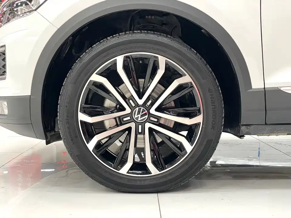 Volkswagen T-ROC exploring Songs