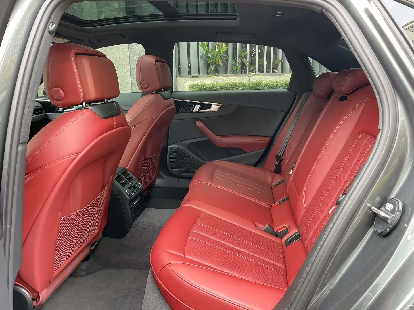 Audi A4L, 2025 все фото