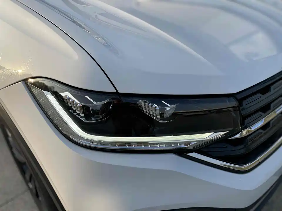 Volkswagen Exploring the shadow