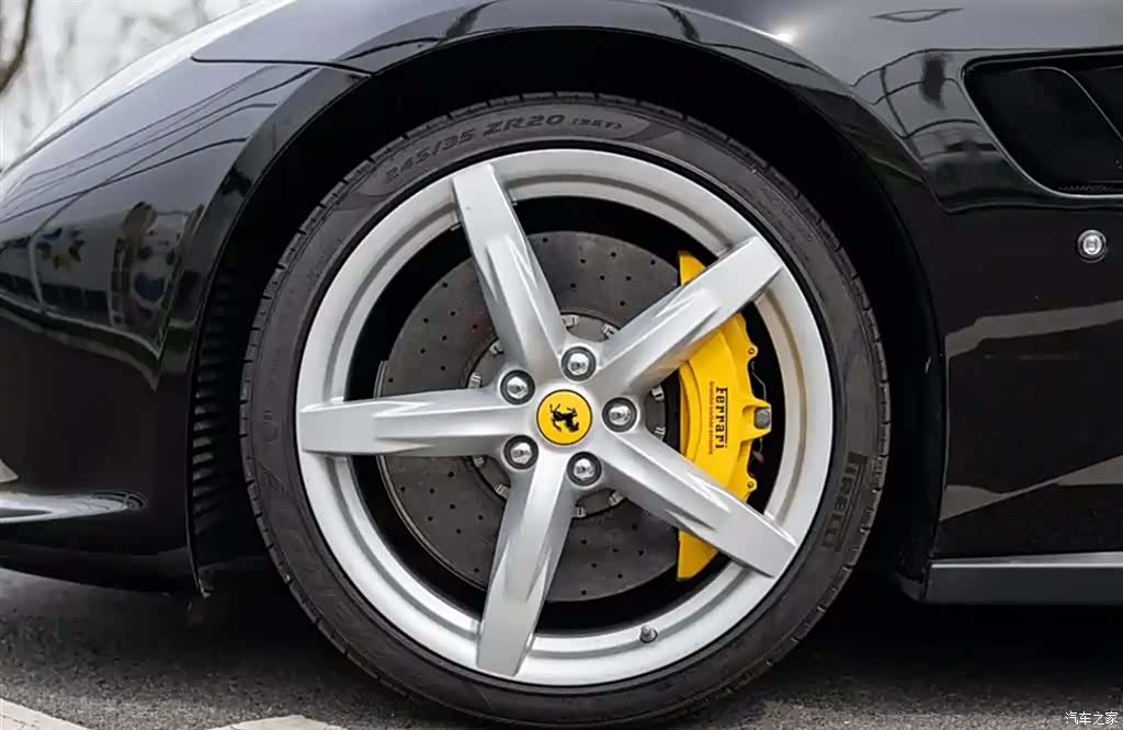 Ferrari GTC4Lus, 2017 8